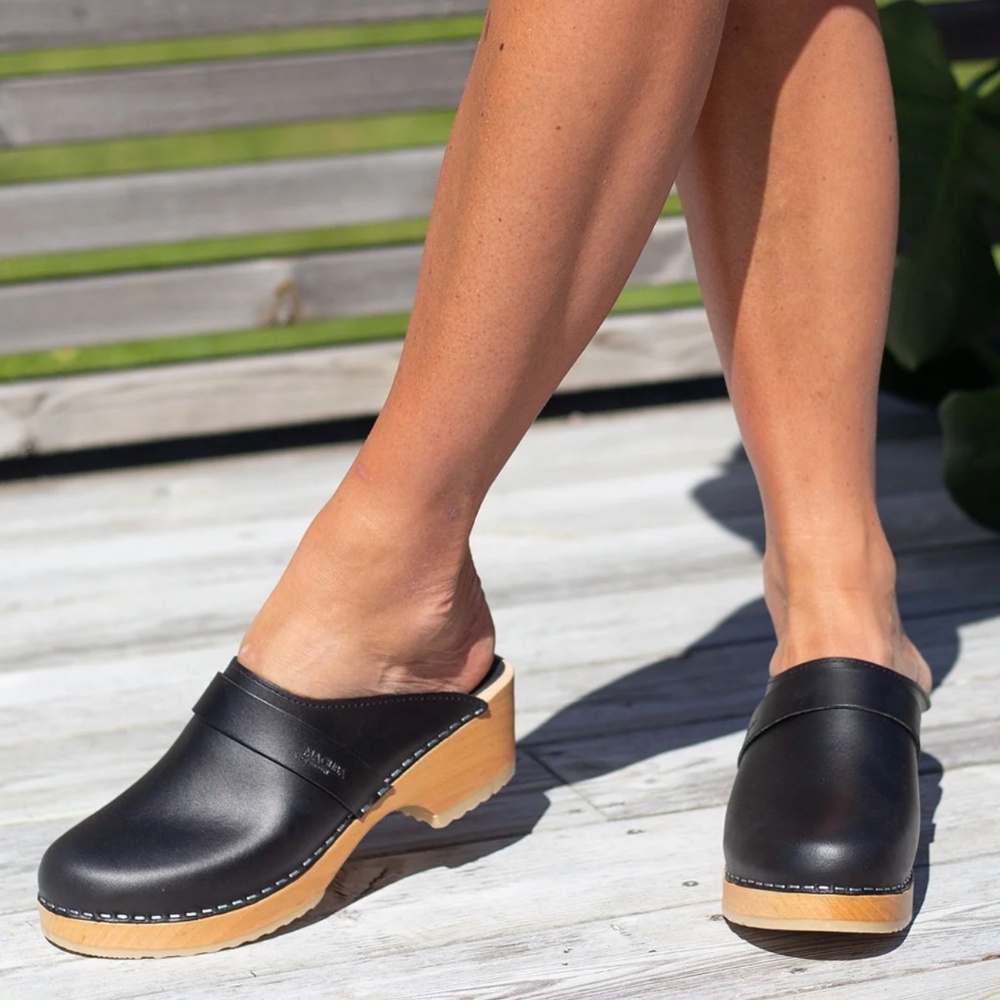 Maguba black clogs size 7